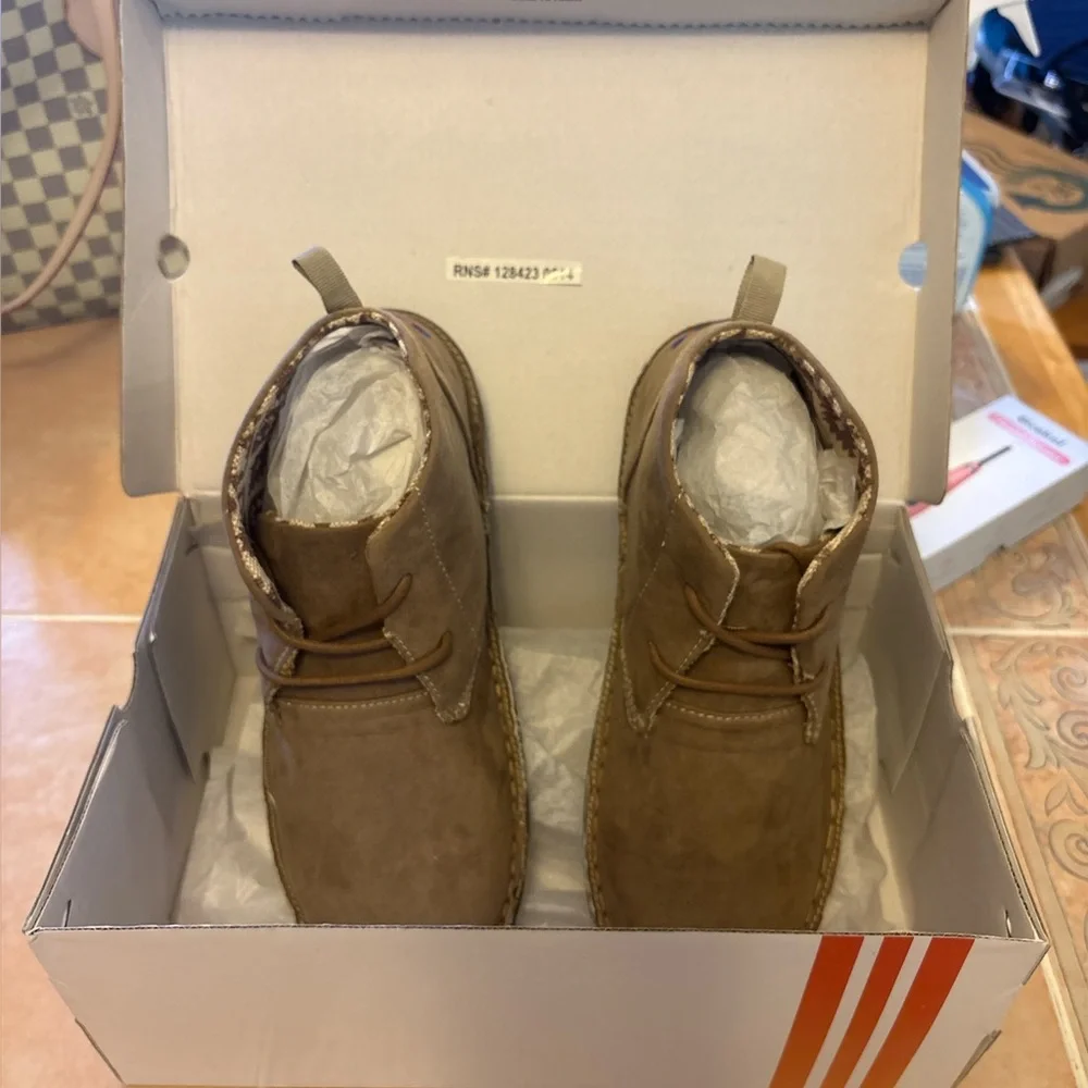 UF NWT Men’s Primus Campus Faux Suede Chukka Shoes